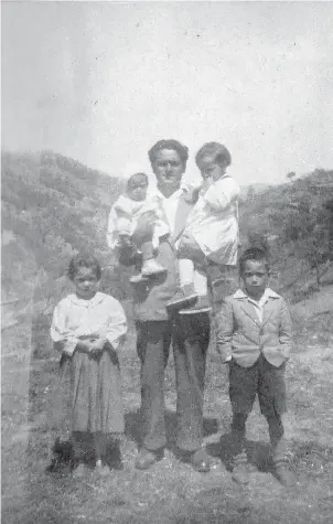  ?? JOSEPH LUZZI ?? The author’s father, Pasquale Luzzi, and his children in Calabria, shortly before their passage to the United States.