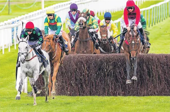  ?? Picture: Steve MacDougall. ?? Action from the 3.10 on day two of the Mackie’s of Scotland Summer Series at Perth Racecourse.