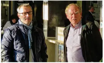  ??  ?? Bernard Louart (à droite) et Thierry Levasseur, deux des membres du comité dieppois d’En Marche, ont exprimé leur satisfacti­on mais sans triomphali­sme.