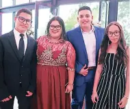  ??  ?? Josué Suazo, Eliana, Fredy y Mariángel Oliva.