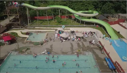  ?? PHOTOS COURTESY SMUGGLERS’ NOTCH RESORT ?? With eight pools throughout the property and four water slides, Smugglers’ Notch in Vermont has plenty of places to take a dip.