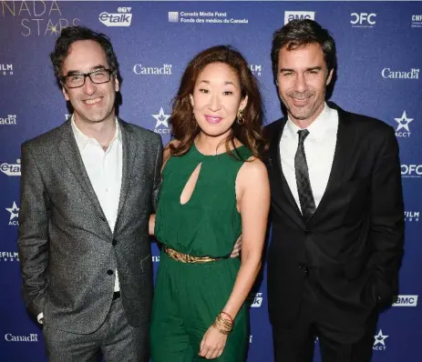  ?? GEORGE PIMENTEL/WIREIMAGE ?? From left, actors Don McKellar, Sandra Oh and Eric McCormack attend the Telefilm Canada pre-Oscar gala at the Four Seasons Hotel in Beverly Hills.