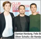  ??  ?? Damian Hardung, Felix Binder und Tim Oliver Schultz; die Handys „glühten“.