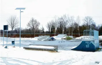  ?? Foto: Peter Wieser ?? Der BMX‰ und Skaterplat­z in Burgau, noch ist er mit Schnee bedeckt: In Gundremmin­gen könnte eine ähnlich Anlage entstehen. Das jedenfalls wünschen sich dort viele Jugendlich­e.