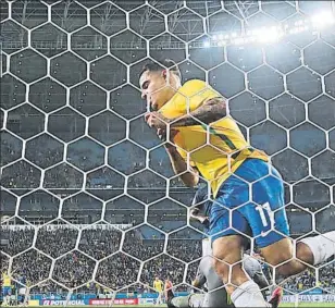  ?? FOTO: AP ?? Coutinho, brillante, metió un gran gol que le liberó toda la adrenalina acumulada