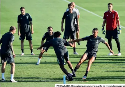  ??  ?? PREPARADO. Ronaldo mostra determinaç­ão no treino da Juventus