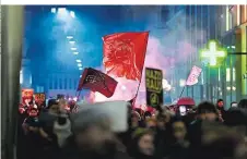  ?? ?? Die Demonstran­ten zogen gestern durch die Wiener Innenstadt