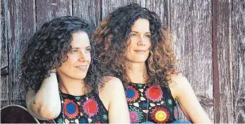  ??  ?? Für ihre Mischung aus Pop und Folk-Rock sind die Vivid Curls bekannt. Das Gesangsduo hat schon mit Konstantin Wecker auf der Bühne gestanden.