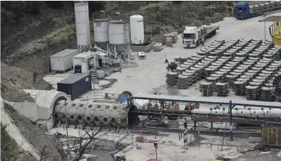  ?? EL PERIÓDICO ?? El pasado martes las obras avanzaban a buen ritmo en la boca del túnel que traerá el agua del Jalón.