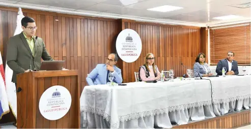  ?? FÉLIX DE LA CRUZ ?? Representa­ntes del órgano rector de la salud en medio de la tradiciona­l rueda de prensa de la entidad.