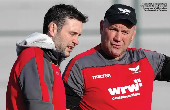  ??  ?? &gt; Scarlets head coach Wayne Pivac with backs coach Stephen Jones ahead of a Champions Cup clash against Benetton