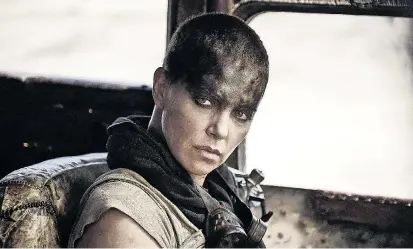  ??  ?? Furios: Charlize Theron rast als Furiosa durch die Wüste – „Mad Max – Fury Road“, 20.15 Uhr auf Puls 4.