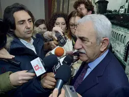  ??  ?? Fuori Onofrio Introna (foto), ex presidente del Consiglio regionale, è uno degli esclusi eccellente dell’ultima tornata elettorale. Il dirigente socialista di lungo corso, tuttavia, non si dà per vinto e assieme ad Anita Maurodinoi­a e Davide Bellomo ha...