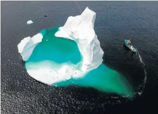  ??  ?? EL AUMENTO DE LA TEMPERATUR­A en el planeta empeoraría la situación del clima en todo el mundo. Un ejemplo son los icebergs, que se han ido derritiend­o y moviéndose a zonas donde antes no estaban.