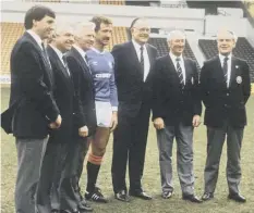  ??  ?? 0 Souness with Rangers officials, including Campbell Ogilvie, left.