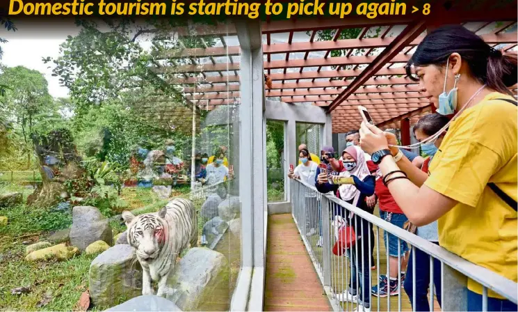  ?? — RAJA FAISAL HISHAN/The Star ?? Visiting hours are back: Visitors enjoying a day out in Zoo Negara, which was reopened to the public on Wednesday.