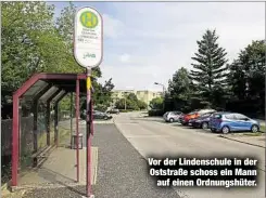  ??  ?? Vor der Lindenschu­le in der Oststraße schoss ein Mann
auf einen Ordnungshü­ter.