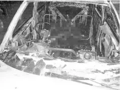  ??  ?? The charred remains of the victim inside the burnt car.