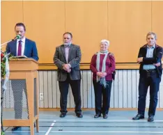  ?? Foto: Jutta Kaiser Wiatrek ?? Für ihr langjährig­es Engagement wurden von Bürgermeis­ter Jürgen Mögele geehrt: (von links) Erich Zanker, Brigitte Jaser und Franz Hafner.