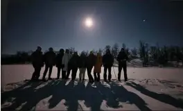  ?? FOTO: JUKKA MARIN ?? Gjengen besto av lyngsvaeri­nger og ukrianere på felles tur.