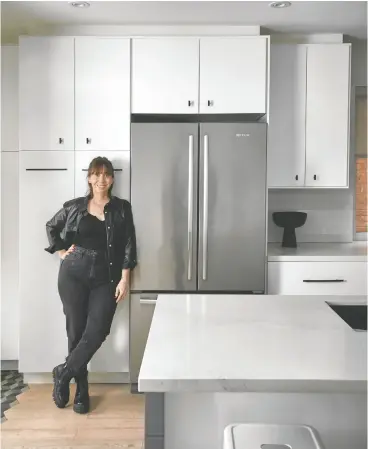  ?? ?? Interior designer Melanie Kushner in her renovated kitchen.