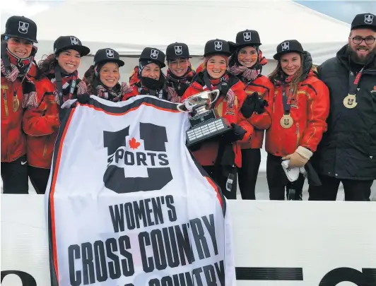  ?? PHOTO COURTOISIE ?? L’équipe féminine du Rouge et Or a enlevé hier les grands honneurs en cross-country aux championna­ts canadiens, une première pour un programme québécois.