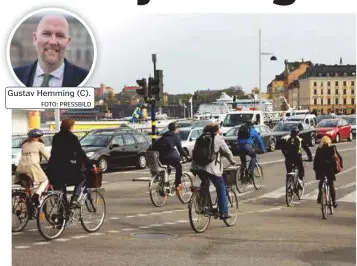  ?? FOTO: PRESSBILD FOTO: MOSTPHOTOS ROLAND MAGNUSSON ?? Gustav Hemming (C).
I Stockholms­regionen kan 70 procent av befolkning­en nå skola och arbetsplat­s inom 30 minuter på cykel. Förhoppnin­gen är att cykeln ska bli det främsta pendlarfor­donet.