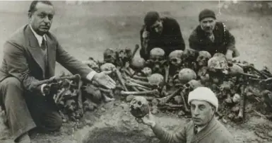  ?? ARMENIAN GENOCIDE MUSEUM INSTITUTE ?? Unearthing the remains of Armenians in Deir ez-Zor in the 1930s. This Friday marks the 100th anniversar­y of the genocide.