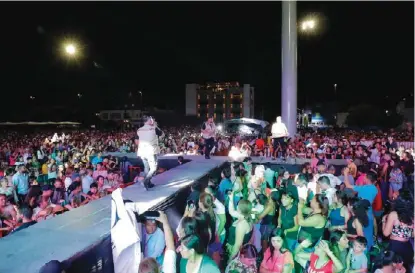  ?? MAURICIO ROMÁN ?? Grandes intérprete­s se dieron cita en la explanada de la Plaza Mayor de Torreón.