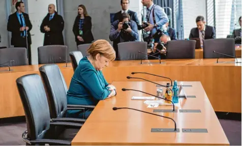  ?? Foto: imago ?? Hoch konzentrie­rt: Bundeskanz­lerin Angela Merkel gestern im Untersuchu­ngsausschu­ss.