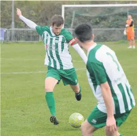  ?? Picture: Michael Lloyd ?? Almondsbur­y captain Daniel Lane lines up a shot during last Saturday’s 2-1 FA Vase defeat to Hamble Club