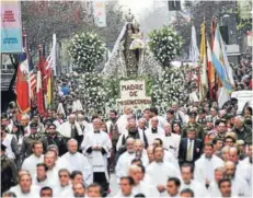  ??  ?? ► Procesión de la Virgen del Carmen.