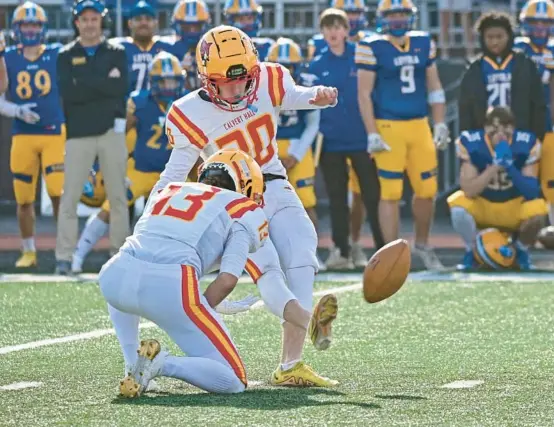  ?? KENNETH K. LAM/BALTIMORE SUN ?? Calvert Hall’s Dane Grunder holds as Dylan Manna kicks the game-winning 30-yard field goal with 1:34 left in the fourth quarter of an eventual 17-14 victory in the 102nd Turkey Bowl at Towson University’s Johnny Unitas Stadium on Thursday.