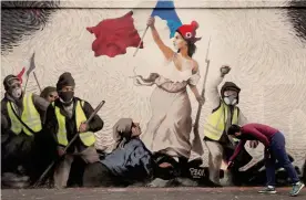  ?? REUTERS ?? Dèlacroix rivisitato.Un nuovo murales dipinto da Pascal Boyart che cita il famoso quadro “La libertà che guida il popolo”