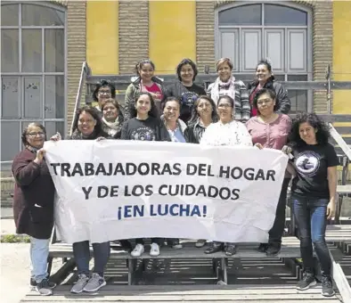  ?? SERVICIO ESPECIAL ?? Integrante­s de la Asociación de Trabajador­as del Hogar de Zaragoza, hace unos días en un congreso en Madrid.