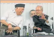  ?? PTI FILE ?? Former president Pranab Mukherjee (right) with RSS chief Mohan Bhagwat in Nagpur on Thursday.