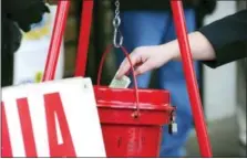  ?? MARK MORAN — THE CITIZENS’ VOICE VIA AP ?? A patron donates money in a Salvation Army kettle in Wilkes-Barre, Pa.