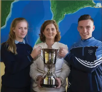  ??  ?? Lauren Kervick and Cian Harris, Clan Cup winners pictured with acting principal Tracey Edwards.