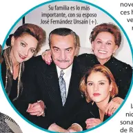  ??  ?? Su familia es lo más importante, con su esposo José Fernández Unsaín (+).