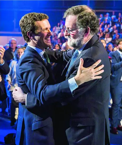  ?? ALBERTO R. ROLDÁN ?? Mariano Rajoy y Pablo Casado, en la Convención Nacional del PP en 2019