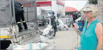  ?? Picture: BRIAN WITBOOI ?? ENOUGH IS ENOUGH: Somerson Village resident Dianne Horwitz is sick and tired of the noise and smell coming into Somerson Village from the nearby Total garage in Admiralty Way