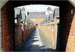  ?? WIKIPEDIA ?? Swindon's railway village, built to house its workers, consisted of rows of similarly styled back-to-back houses, this view (left) is Emlyn Square looking down Reading Street. Right: A view down the alley between the rows of terraced houses.