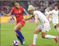  ?? SEBASTIAN GOLLNOW/DPA/ABACA PRESS/TNS ?? Alex Morgan from the USA, left, duels with England's Millie Bright, right, on Tuesday during the semifinals of the Women's World Cup in Decines-Charpieu, France.