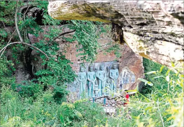  ?? POST PIX ?? Hidden in the forest, the 11th century carved rocks have a wonderful history that attracts archaeolog­ical students and tourists curious about the ancient city.