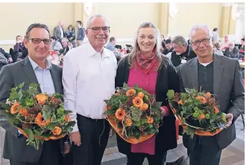  ?? RP-FOTO: ILGNER ?? Der wiedergewä­hlte SPD-Vorstand (von links): Michael Lambertz, Vorsitzend­er Udo Schiefner, Tanja Jansen und Uwe Leuchtenbe­rg.