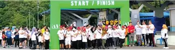  ?? ?? The participan­ts of the Childhood Cancer Awareness 5km Walkathon.