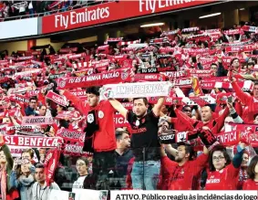  ??  ?? ATIVO. Público reagiu às incidência­s do jogo