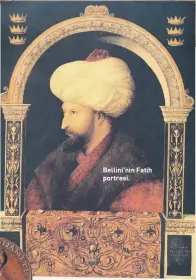  ??  ?? Bellini’nin Fatih portresi.
değil sonradan yapıldığı düşünülmek­tedir,
Lütfi Paşa’nın Asafnamesi’ni doktora tezi olarak çalışan İsviçreli Şarkiyatçı Rudolf Tschudi, 1959’da Basel’de özel bir koleksiyon­da üçüncü bir portre buldu. Fatih üzerine araştırmal­arıyla meşhur Franz Babinger, Rudolf Tschudi’den durumu öğrenince bu konuda inceleme yaptı, ancak meseleyi tam olarak çözemedi.