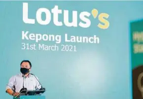  ??  ?? Lotuss Stores (Malaysia) Sdn Bhd president Kenneth Chuah speaking at the launch of its Kepong flagship store yesterday.