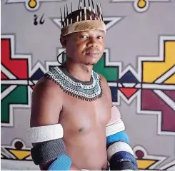  ?? | Twitter ?? THANDO Mahlangu, the Ndebele activist and author who was ordered to leave the Boulders shopping centre in Midrand for wearing his traditiona­l attire.